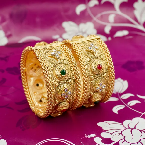 Heritage_Round_Motif_Kundan_Kada_Bangles