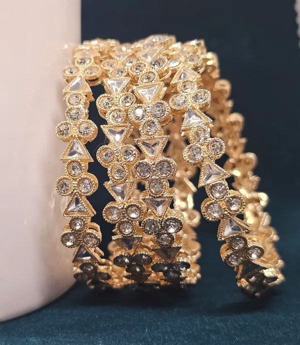 Golden_Brass_Premium_&_Elegant_Triangle_And_Circular_Motifs_Design_Bangle_For_Women