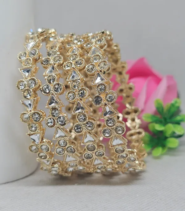 Golden_Brass_Premium_&_Elegant_Triangle_And_Circular_Motifs_Design_Bangle_For_Women