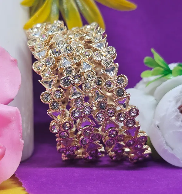 Golden_Brass_Premium_&_Elegant_Triangle_And_Circular_Motifs_Design_Bangle_For_Women