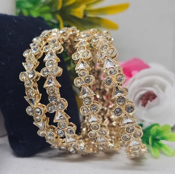 Golden_Brass_Premium_&_Elegant_Triangle_And_Circular_Motifs_Design_Bangle_For_Women