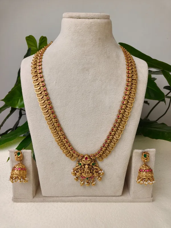 Padma_Lakshmi_Kasu_Mala