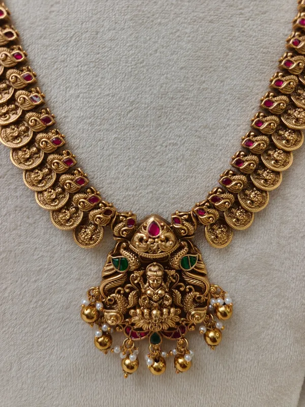 Padma_Lakshmi_Kasu_Mala