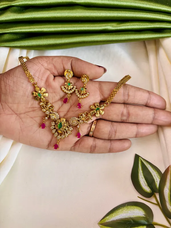Gold_Pushp_Villas_Necklace_Set_For_Women