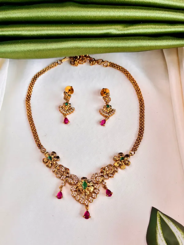 Gold_Pushp_Villas_Necklace_Set_For_Women