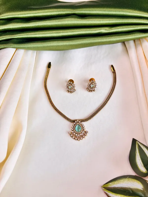 Teal_Green_Crimson_Grace_Set_For_Women
