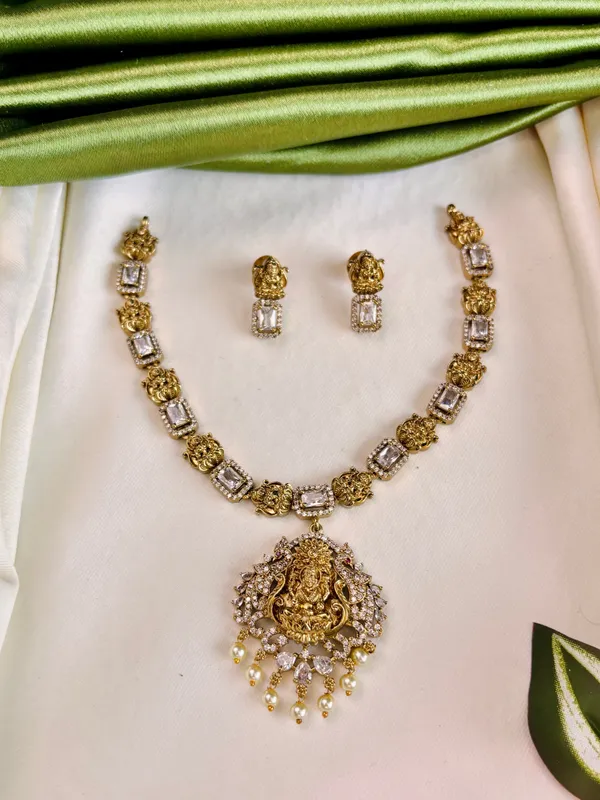 Divya_Lakshmi_Necklace_Set_For_Women