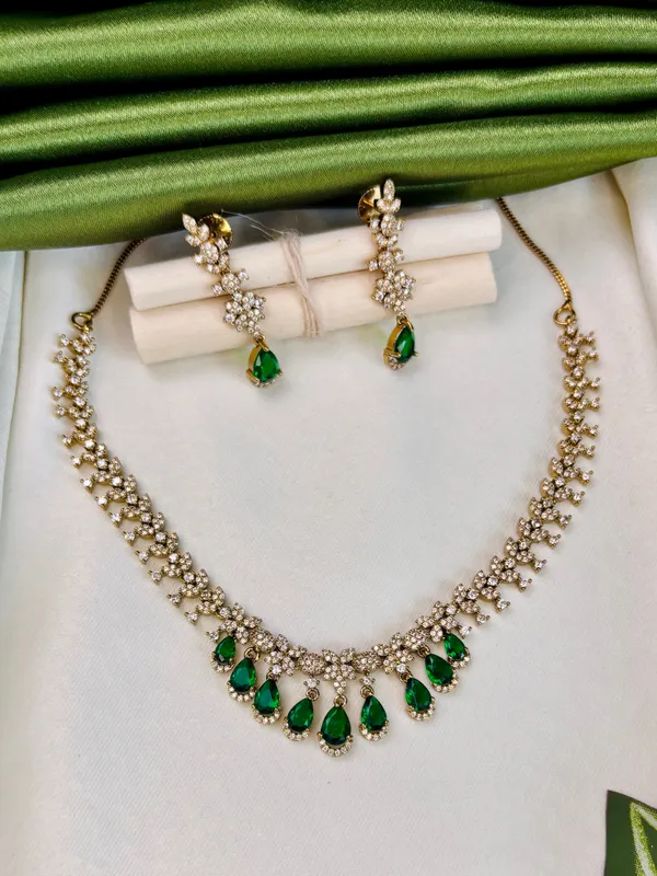 Emerald_Grace_Set_For_Women