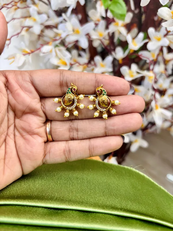 Gold_Morika_Chandrika_Studs_Earrings_For_Women