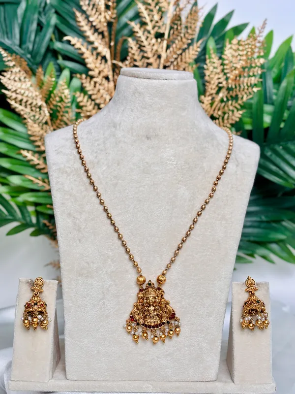 Emerald_Devi_Gold_Design_Necklace_LH_025