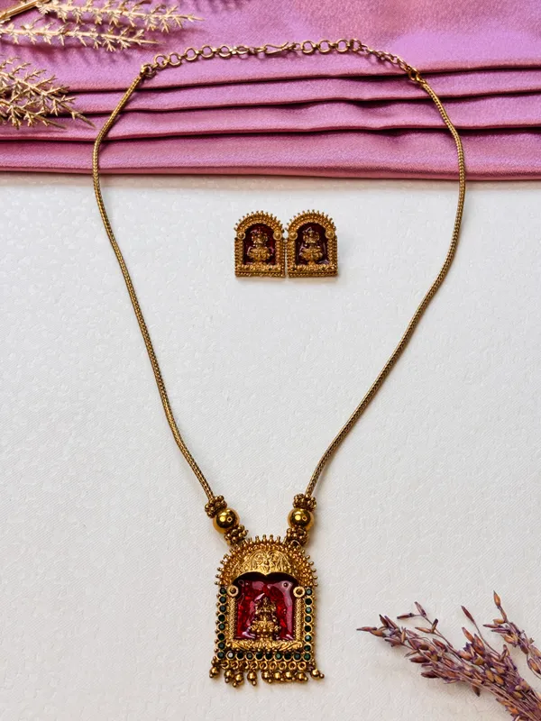 Enamal_Lakshmi_temple_red_EN_080