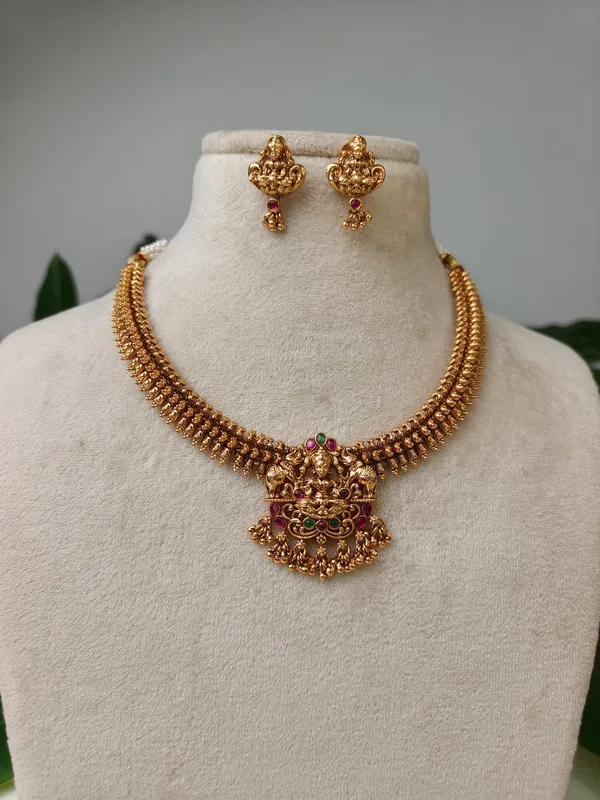 Aishwarya_Lakshmi_Temple_Choker_Set