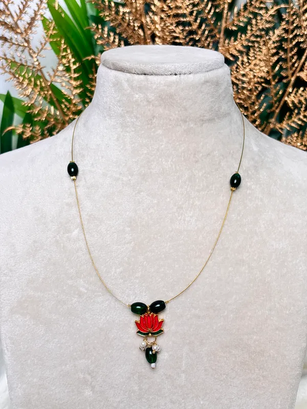 Green_beads_lotus_invisible_necklace