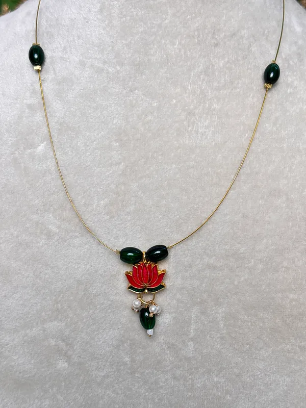 Green_beads_lotus_invisible_necklace