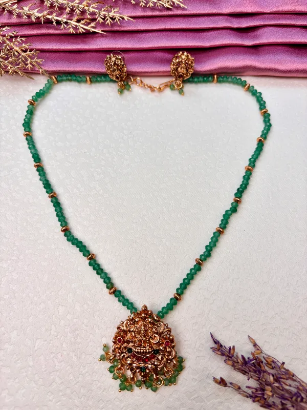 Green_beads_short_haram_EN_058