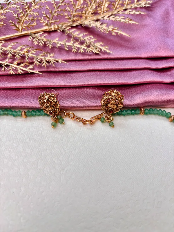 Green_beads_short_haram_EN_058