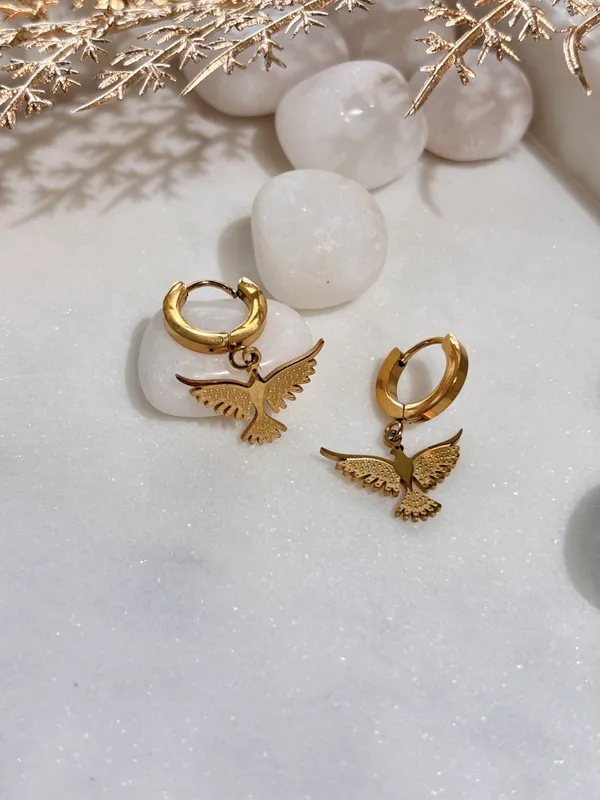 Golden_Elegant_Design_Everyday_Earrings_For_Women
