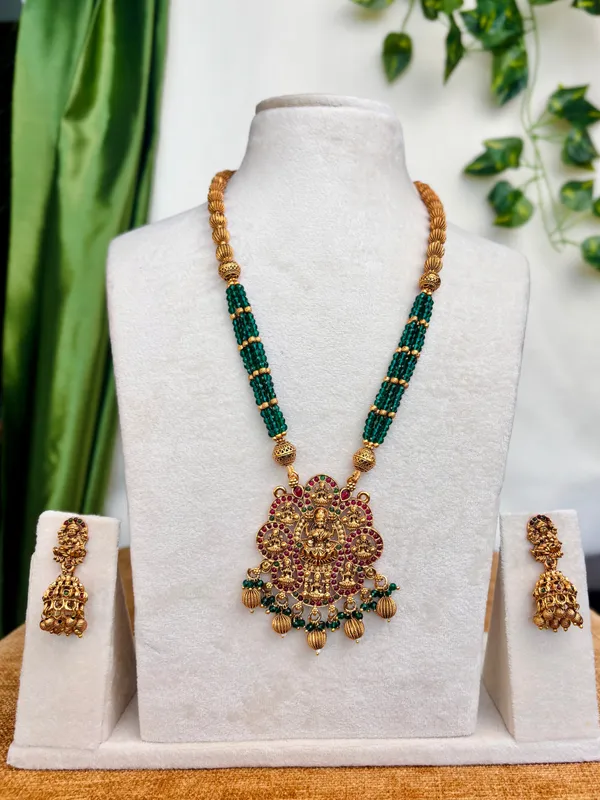 Lakshmi_pendant_with_green_beads_Haram