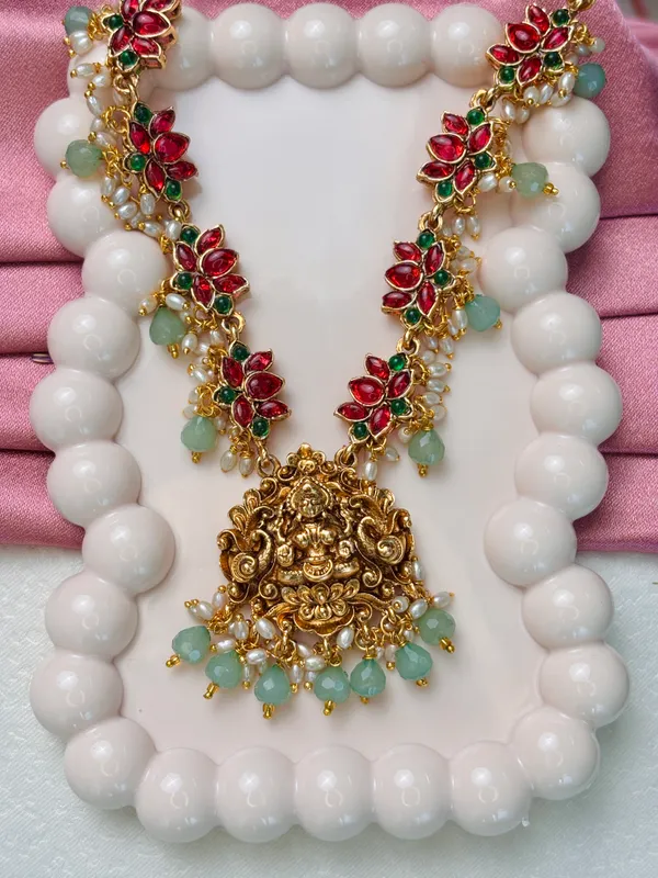 Divya_Lakshmi_lotus_Temple_Necklace_Set_EN_049
