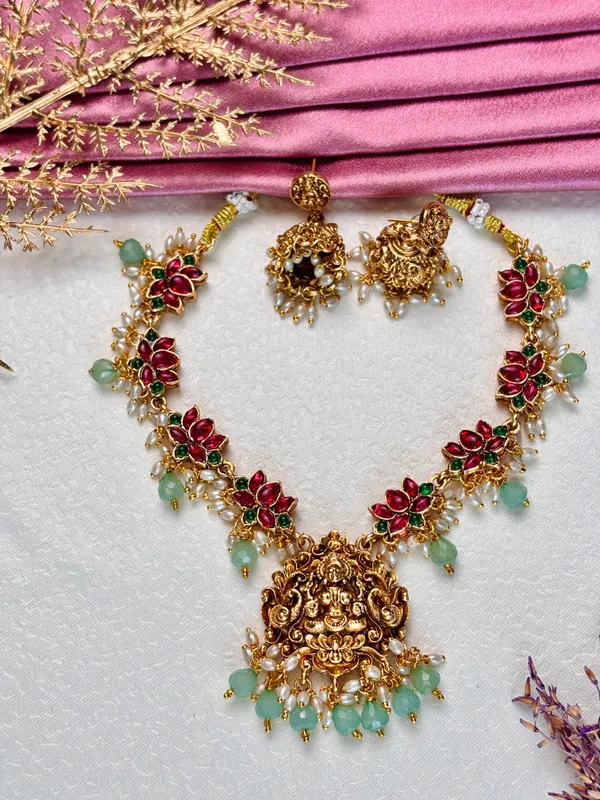 Divya_Lakshmi_lotus_Temple_Necklace_Set_EN_049