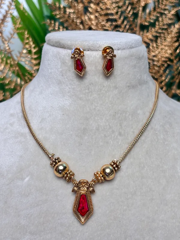 Red-Nagapadam-pendant-necklace_EN_098