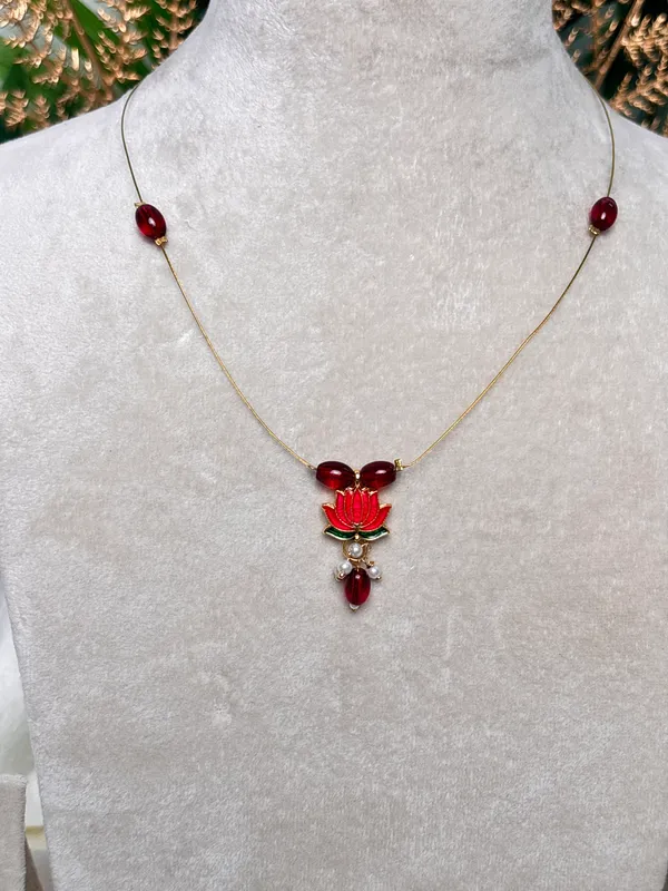 Red_beads_lotus_invisible_necklace