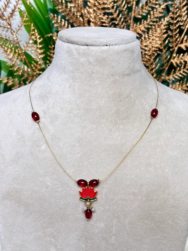 Red_beads_lotus_invisible_necklace