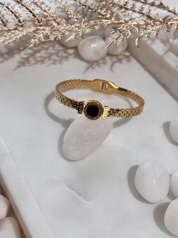 Elegant_Design_Every_Day_Bracelet_For_Women