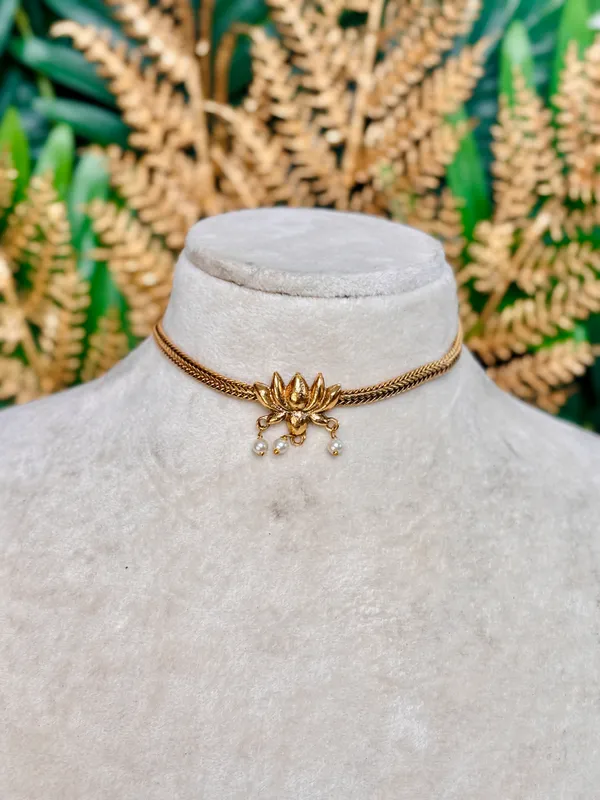 Single_Golden_lotus_Antique
