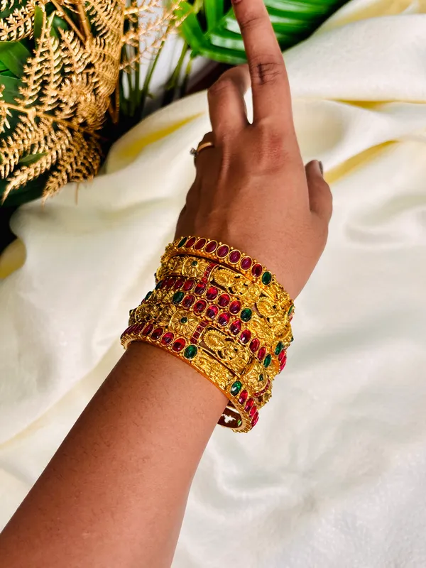 Vaibhavi_Sutram_Bangle_Set