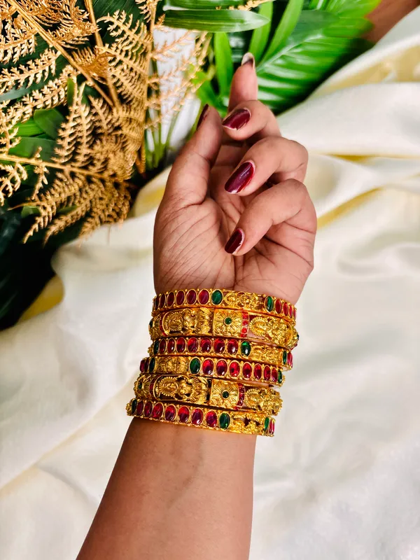 Vaibhavi_Sutram_Bangle_Set