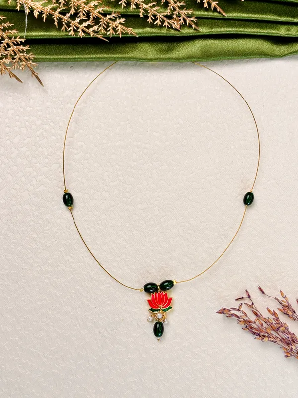 Green_beads_lotus_invisible_necklace