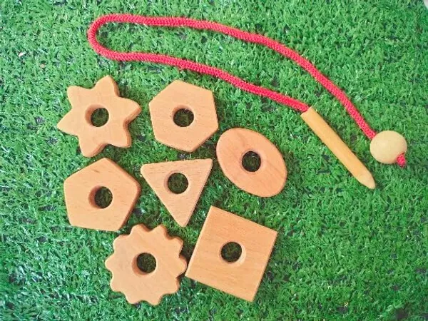 Wooden_Lacing_Beads_Toys,_Wooden_Montessori_Toy,_Threading_Bead_Shapes,_Education_&_Fine_Motor_Skills_Toy_for_Kid(1_Lacing_Needle,_7_Shapes),_Brain_Development,_Toys_for_1_to_2_Year_Kids
