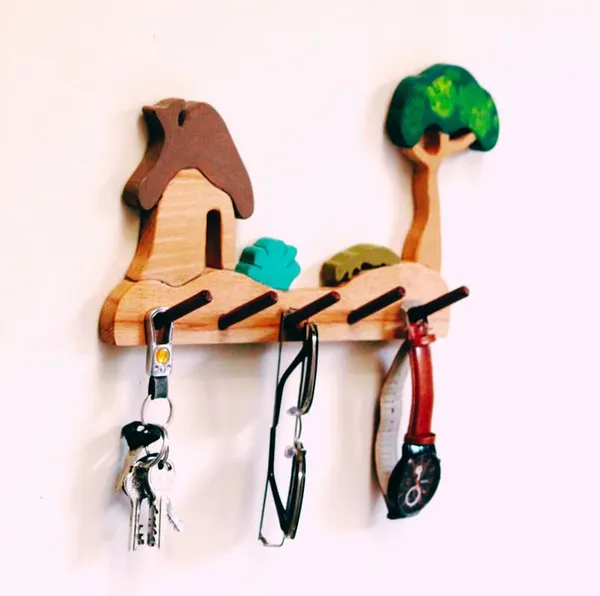Organic_Toys_Forest_House_Decorative_Wooden_Key_Hanger_for_Wall,_Key_Chain_Holder,_Wall_Hanging_Holder_for_Home,_Office_&_Kitchen_Decor,_Stylish_Wooden_Key_Stand,_Mounted_Holder_(5_Hooks)