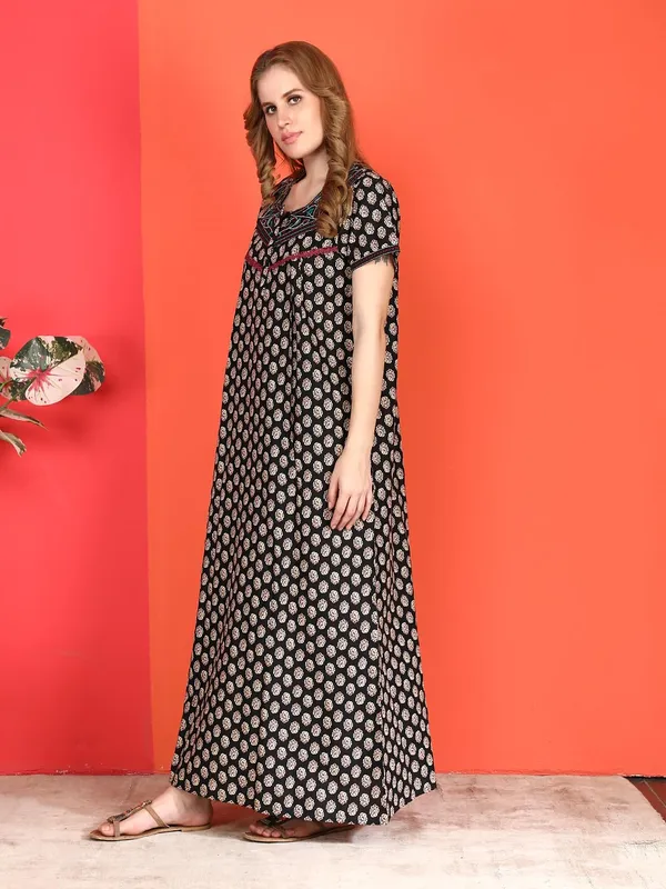 Evolove_Cotton_Nighty_Maxi_For_Women_With_Side_Pocket_|_Round_Neck_Printed_Short_Sleeves_Full_Length_Night_Wear_Gown_Black_X-Large