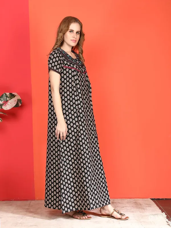 Evolove_Cotton_Nighty_Maxi_For_Women_With_Side_Pocket_|_Round_Neck_Printed_Short_Sleeves_Full_Length_Night_Wear_Gown_Black_X-Large