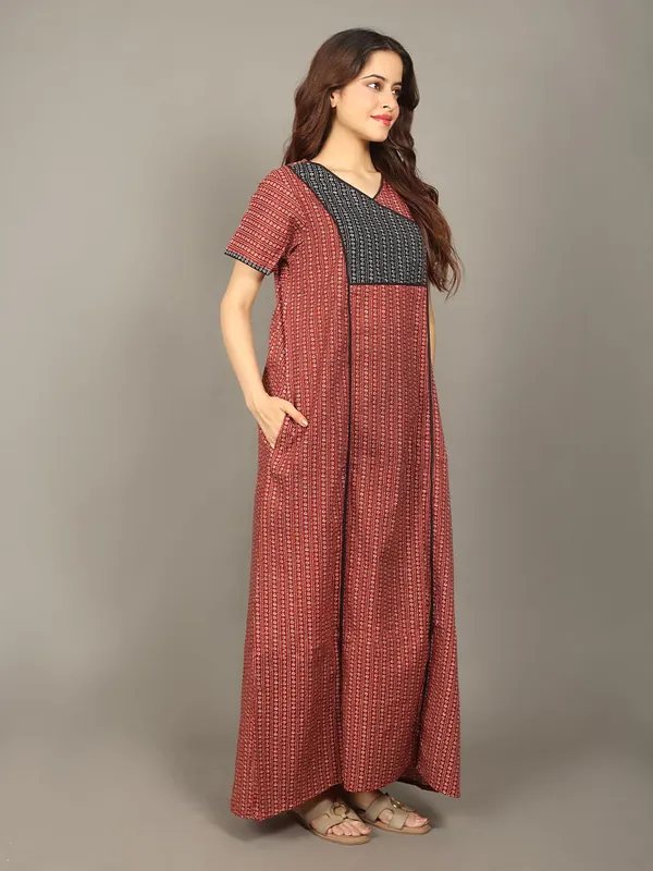 Evolove_Cotton_Maxi_Nighty_For_Women_With_Side_Pocket_|_Contrast_Yoke_Patch_Print_|_V-Neck_Printed_Short_Sleeves_Full_Length_Night_Wear_Gown_Rust_Red__(Angrakha_Style)