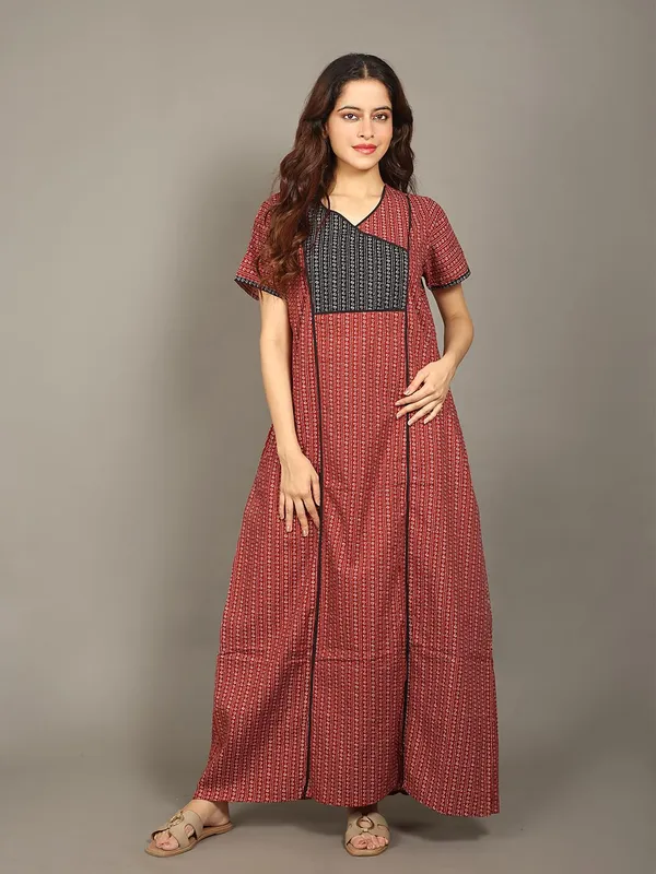 Evolove_Cotton_Maxi_Nighty_For_Women_With_Side_Pocket_|_Contrast_Yoke_Patch_Print_|_V-Neck_Printed_Short_Sleeves_Full_Length_Night_Wear_Gown_Rust_Red__(Angrakha_Style)