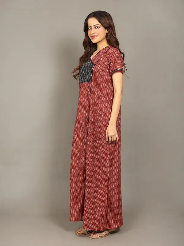 Evolove_Cotton_Maxi_Nighty_For_Women_With_Side_Pocket_|_Contrast_Yoke_Patch_Print_|_V-Neck_Printed_Short_Sleeves_Full_Length_Night_Wear_Gown_Rust_Red__(Angrakha_Style)
