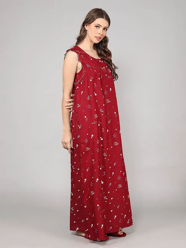 Maroon_Rayon_Sleeveless_Nighty_Maxi_For_Women_With_Side_Pocke_Printed_Full_Length_Night_Wear_Gown