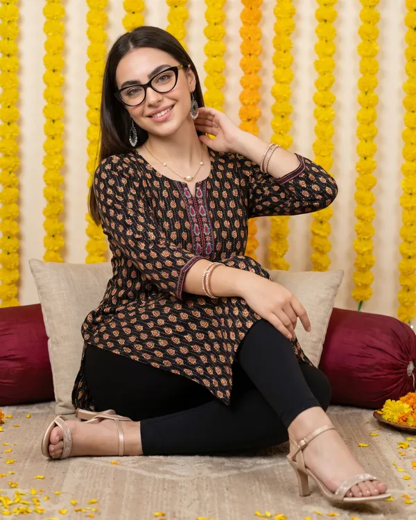 Evolove_Cotton_Printed_Kurti_for_Women_|_3/4_Sleeves_Ethnic_Straight_Kurta_with_Contrast_Round_Neck_Design_|_Soft_and_Comfortable