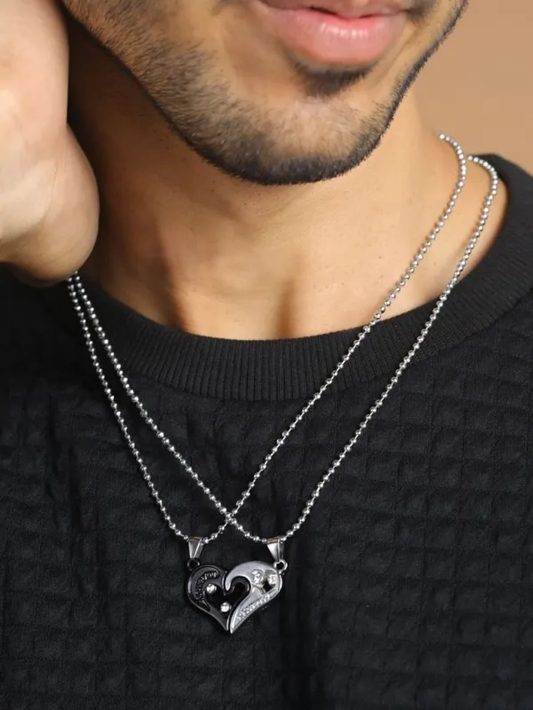 Black_And_Silver_Detachable_Heart_Necklace_Set_for_Couples