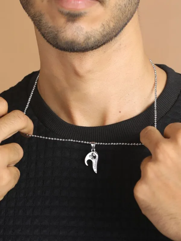 Black_And_Silver_Detachable_Heart_Necklace_Set_for_Couples