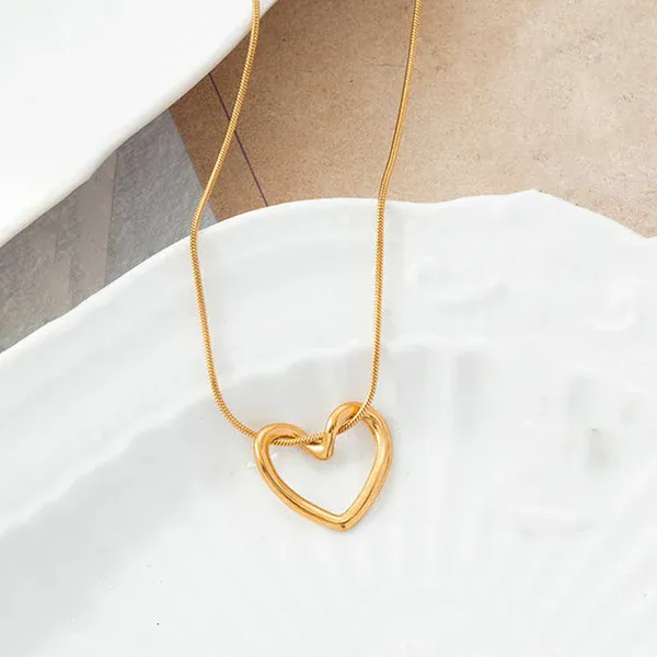 Gold-Plated_Anti_Tarnish_Heart_Themed_Pendant
