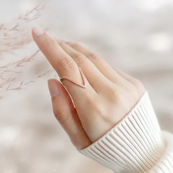 Rose_Gold-Plated_V_Shaped_CZ_Studded_Adjustable_Finger_Ring
