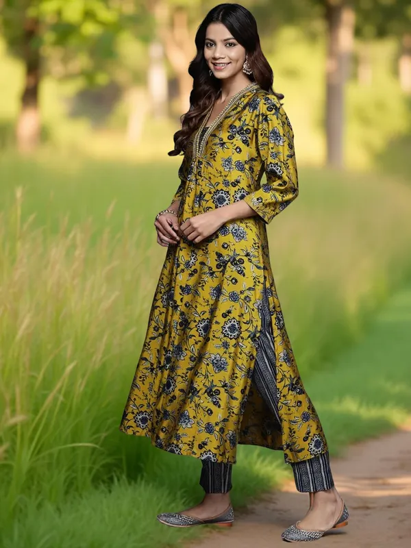 Yellow_Cotton_Printed_Salwar_Suit_Set_|_Kurta_Pant_Dupatta_Set_Stitched_For_Women