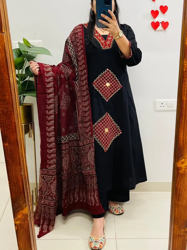 Black_women_pure_cotton_printed_kurta_with_pant_and_dupatta