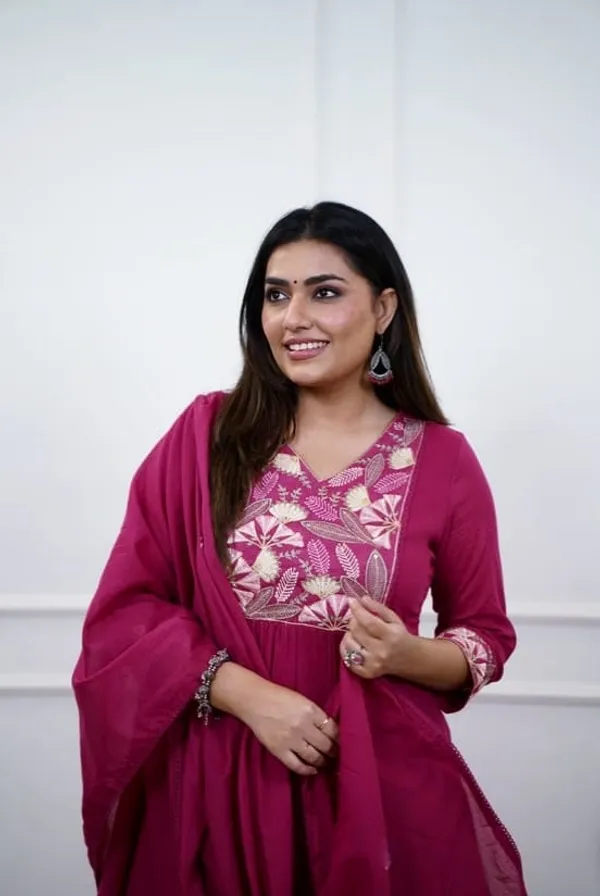Natra_Cut_Cotton_Kurti_Pant_Dupatta_Set