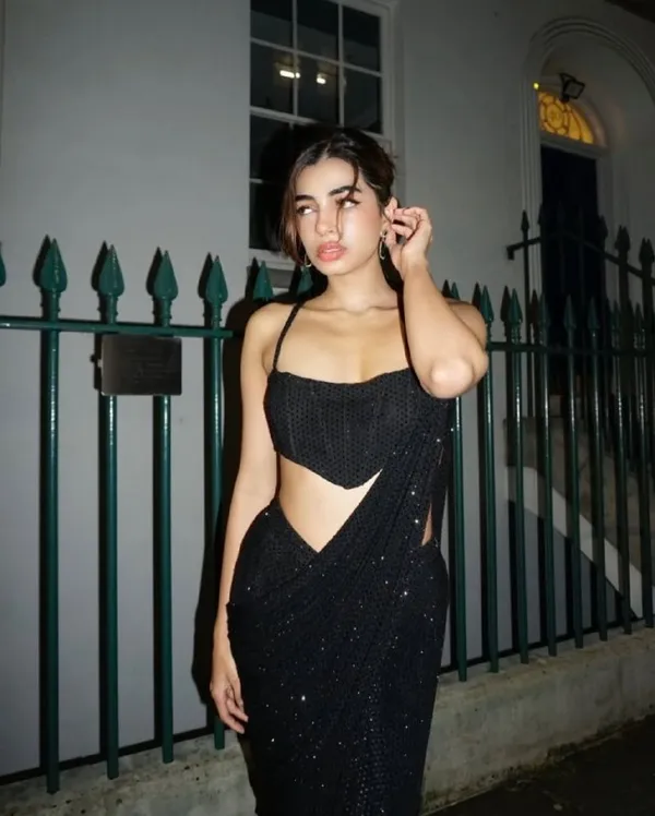 Black_Imported_Fabric_Premium_&_Elegant_Saree_With_Unstiched_Blouse_For_Women