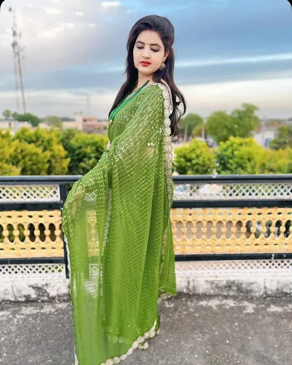 Mahendi_Georgette_Premium_&_Elegant_Saree_With_Unstiched_Blouse_For_Women